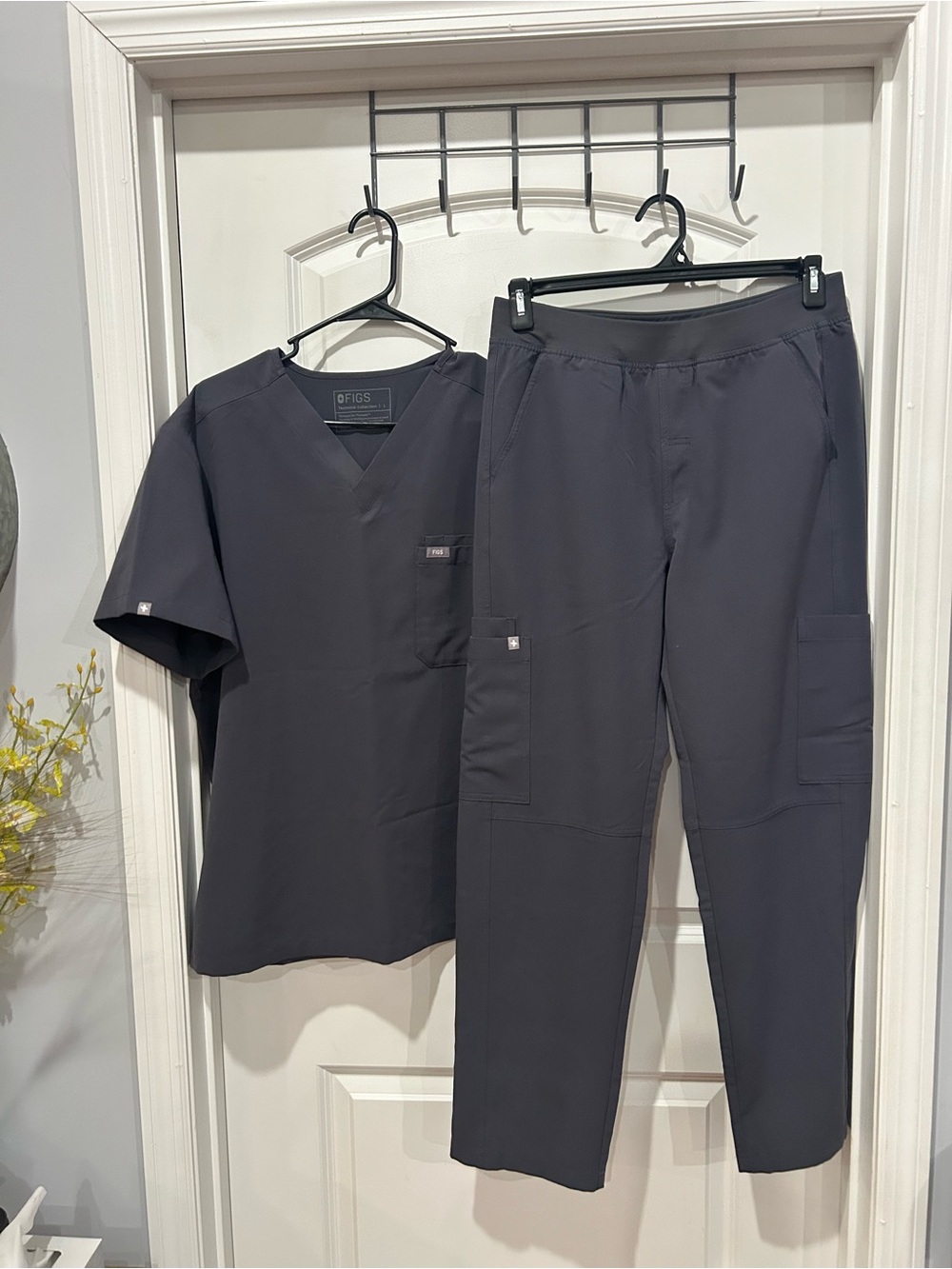 Figs Men’s Charcoal Gray Cargo Pants